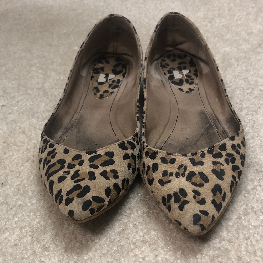 Leopard pointy toe flats